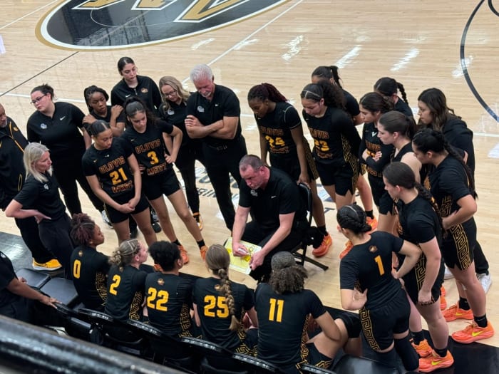 Clovis West pulls it together after falling behind 16-0. Closed to 20-9 after one.